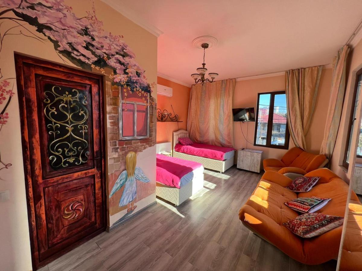 Batumi Wonderland Guest House Екстериор снимка